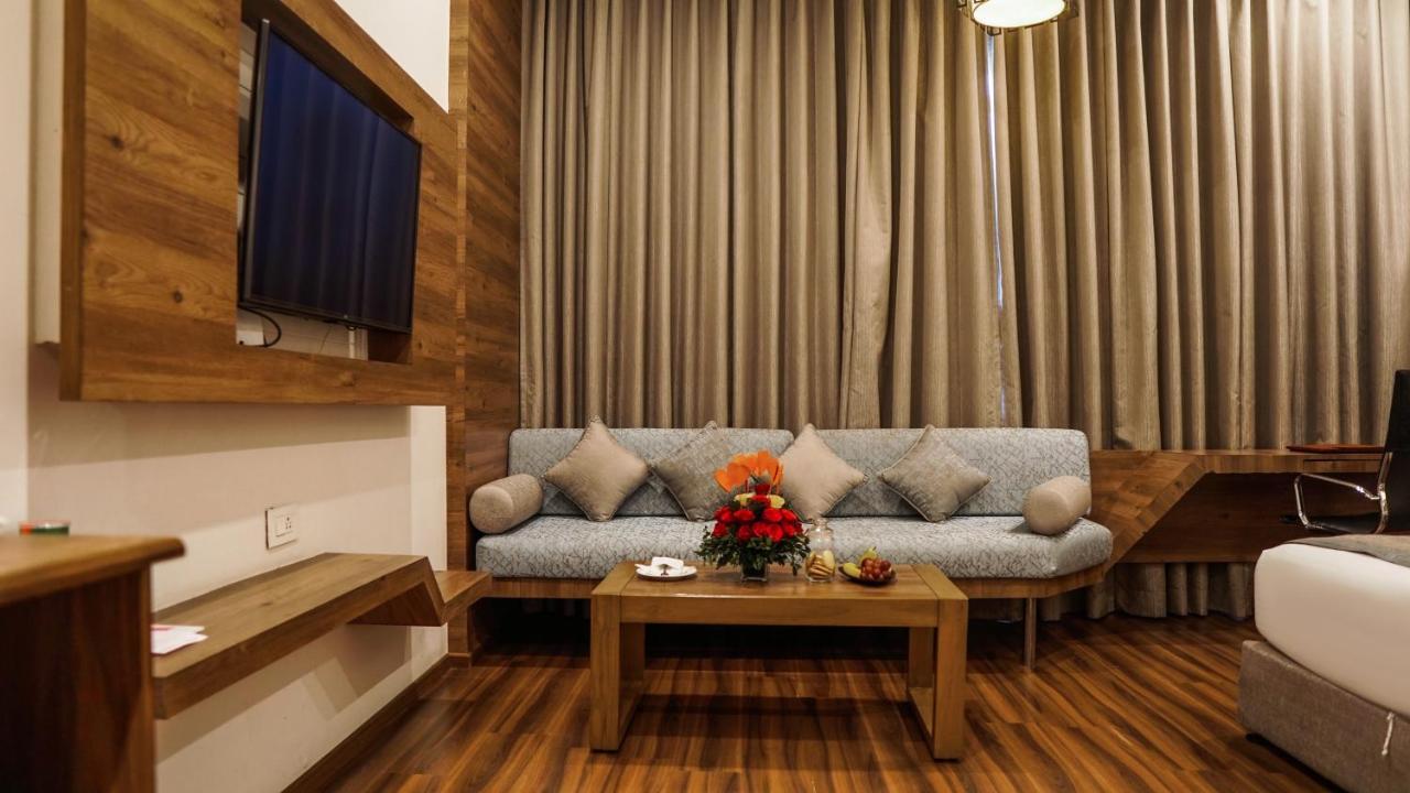 Hotel Centre Point Ναγκπούρ Εξωτερικό φωτογραφία